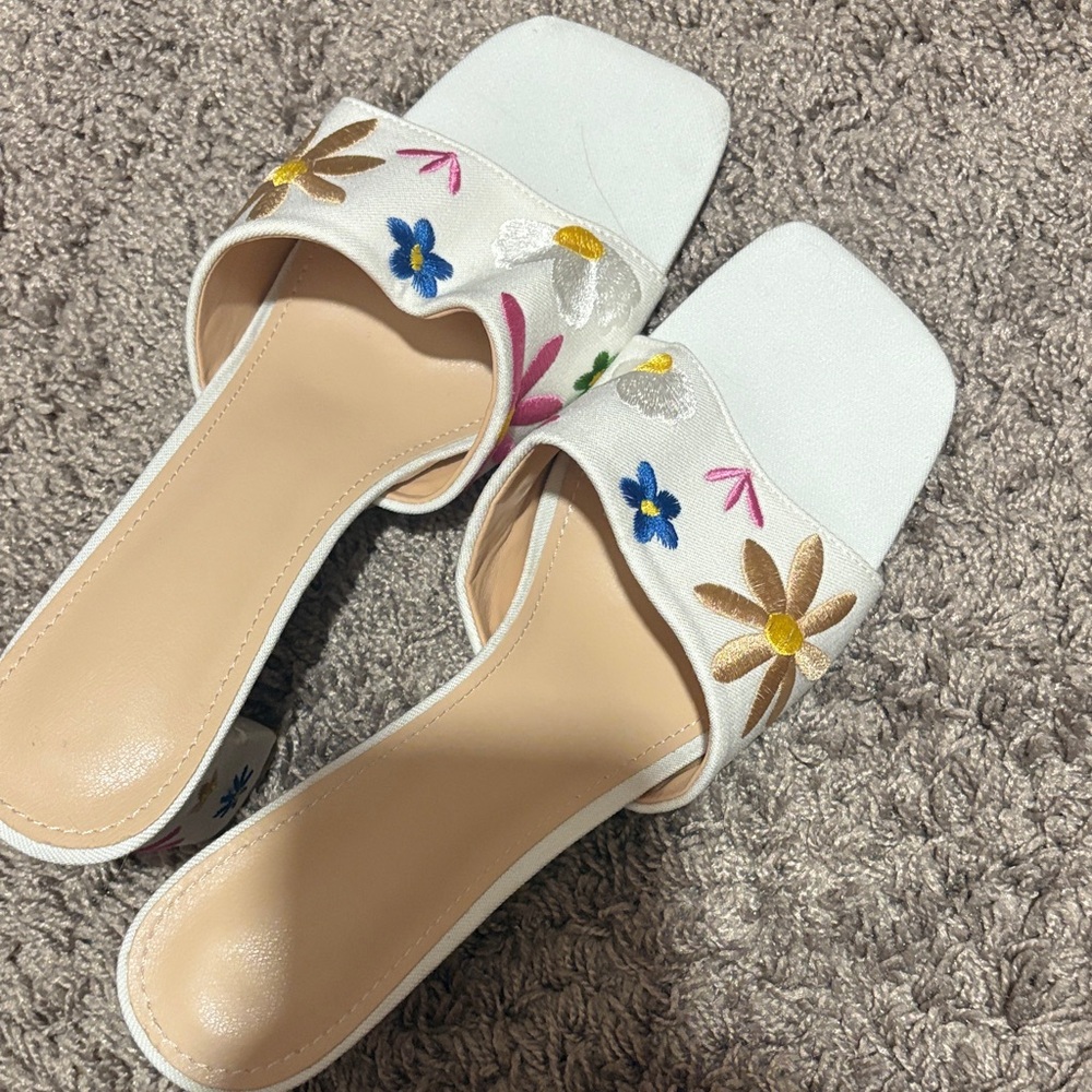 Embroidered Floral White Slide Sandals